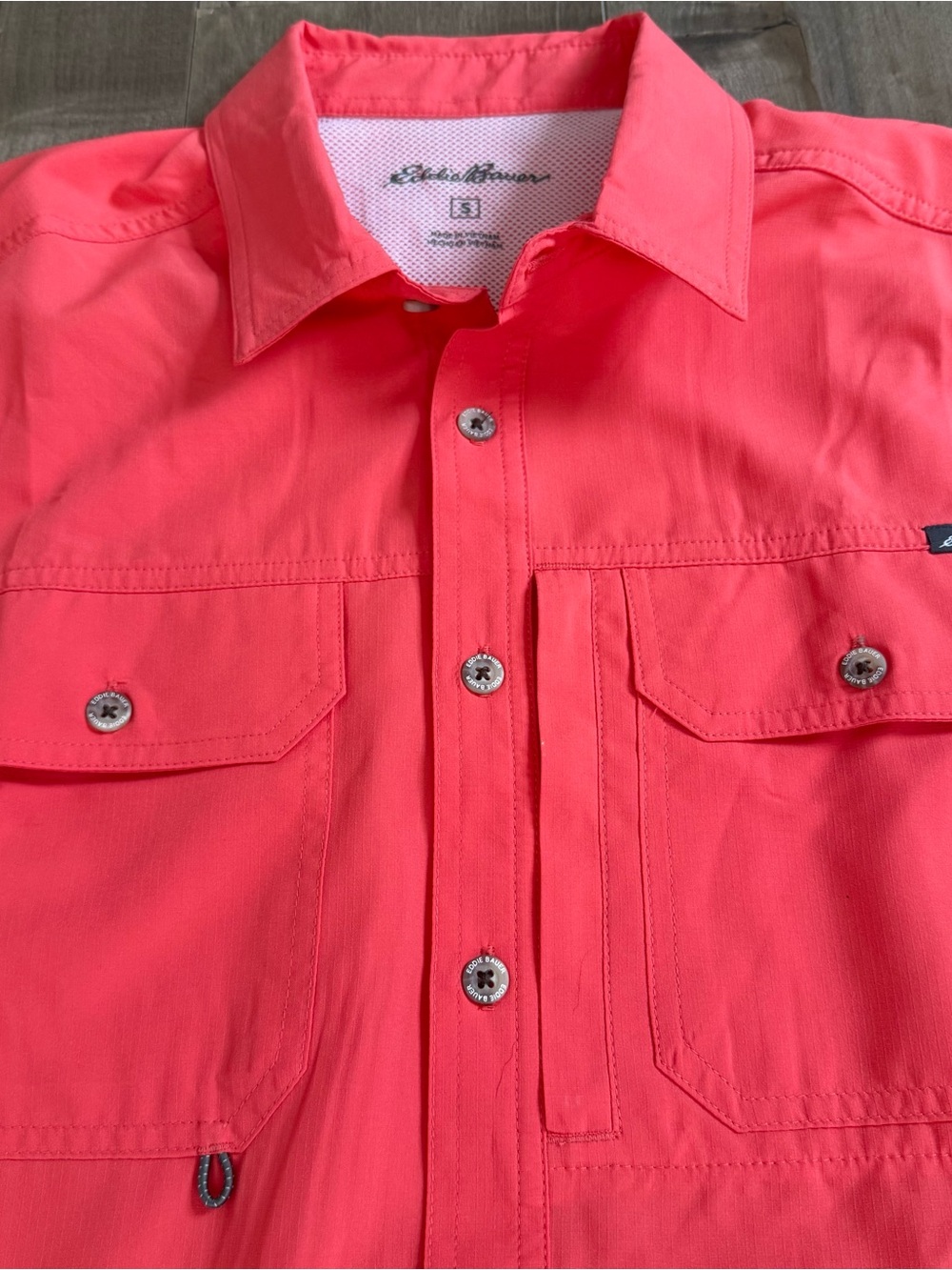 NEW‎ Eddie Bauer Woven Short Sleeve Tech Shirt Cayenne Men Small Vented Outdoor